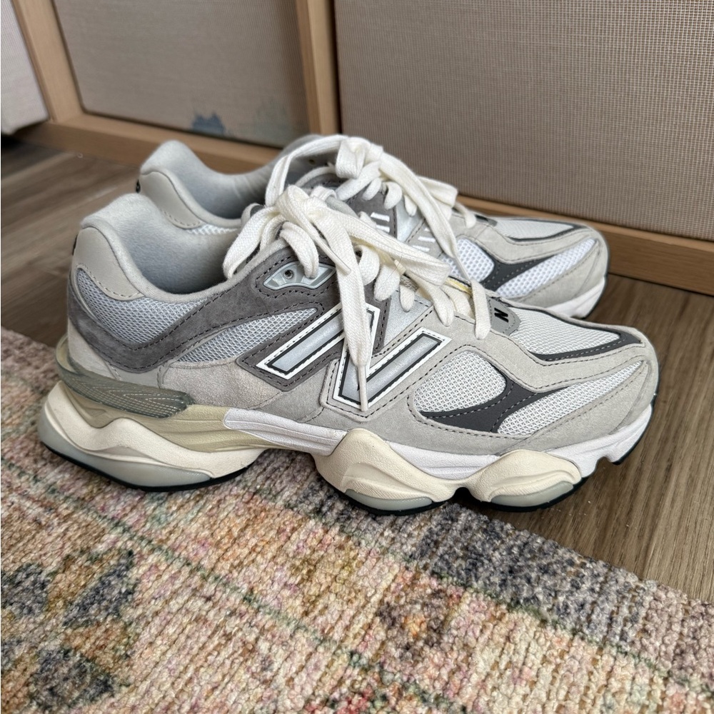 New Balance Womens 9060